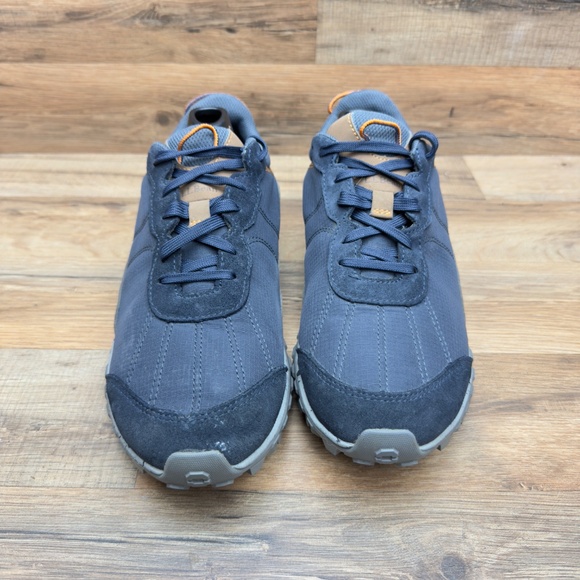 LL bean men 9.5 size Blue and Tan Athletic Sneakers - Picture 3 of 9